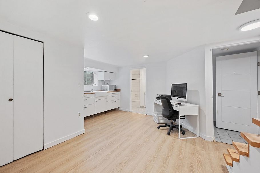 2520 E 8th Avenue Vancouver, BC - 23