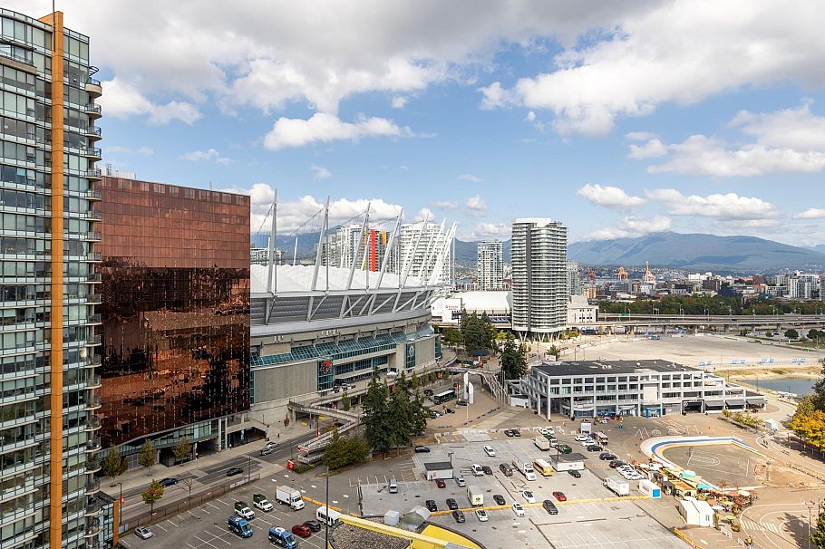 2501 8 Smithe Mews Vancouver, BC - 16