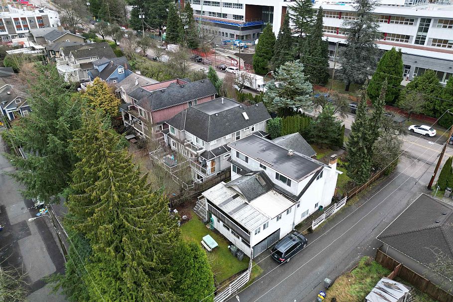 985 W 33rd Avenue Vancouver, BC - 4