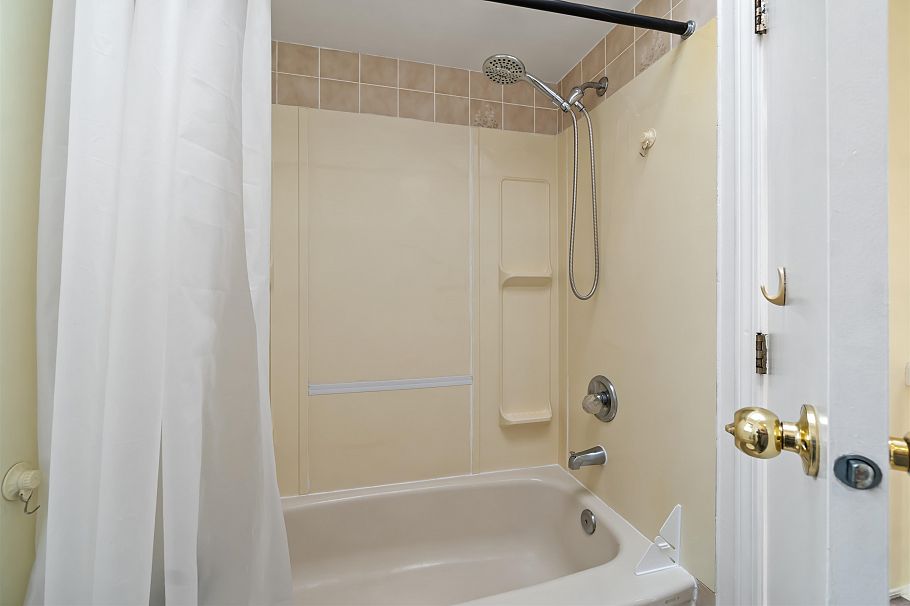 8489 French Street Vancouver, BC - 32