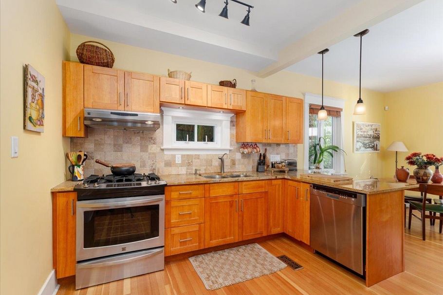 848 E 6th Street North Vancouver, BC - 10