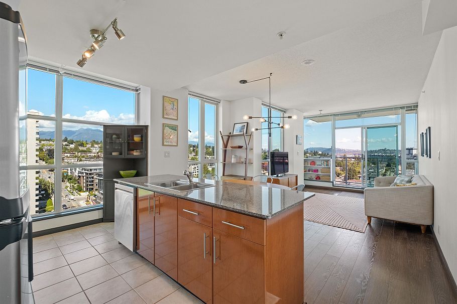 2001 188 E Esplanade North Vancouver, BC - 12