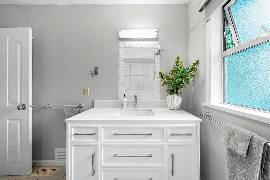 3020 Thorncliffe Drive North Vancouver, BC - 17