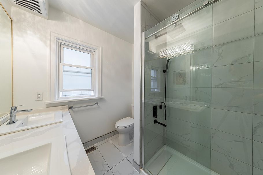 3719 W 3rd Avenue Vancouver, BC - 20