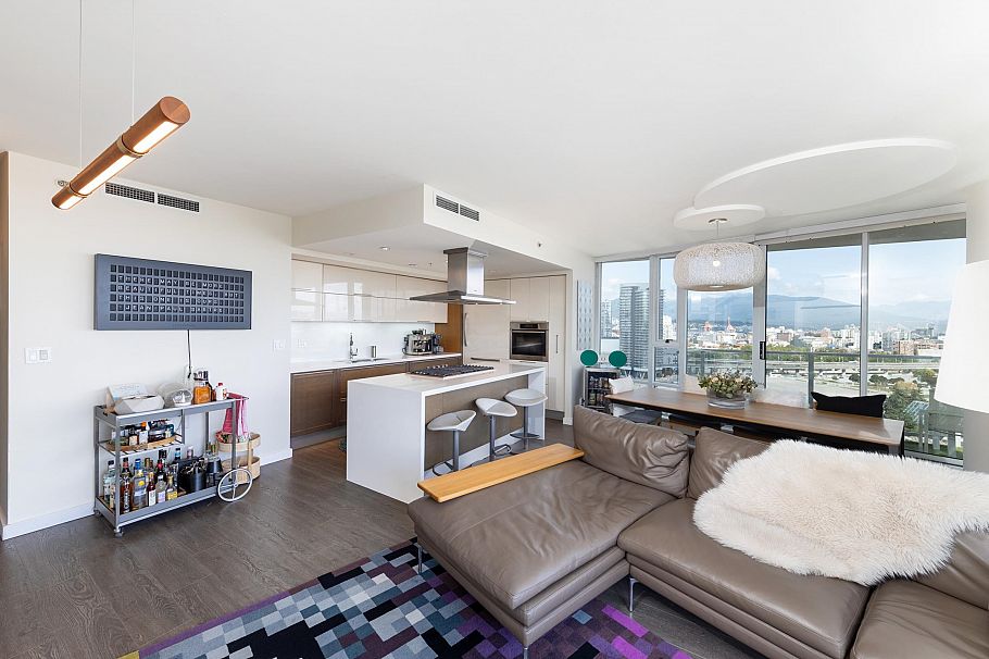 2501 8 Smithe Mews Vancouver, BC - 8