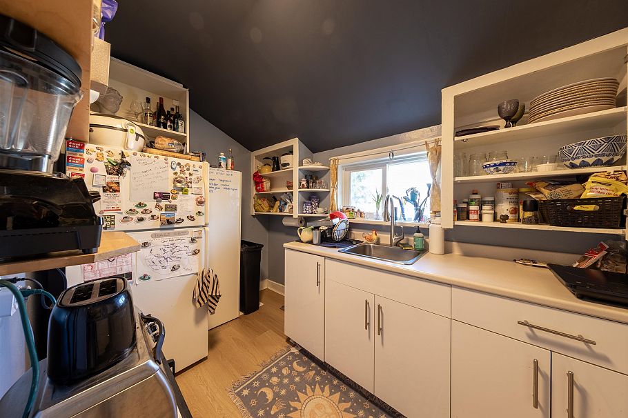 3719 W 3rd Avenue Vancouver, BC - 26