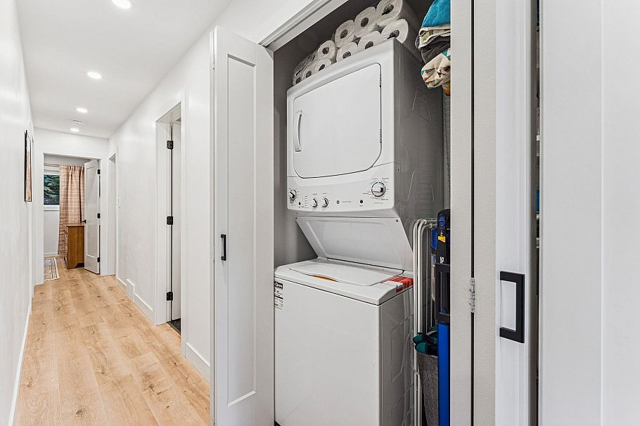 1053 Old Lillooet Road North Vancouver, BC - 23