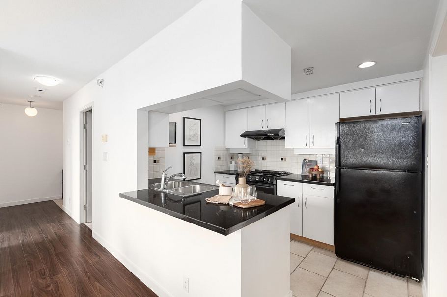 1907 1199 Marinaside Crescent Vancouver, BC - 10