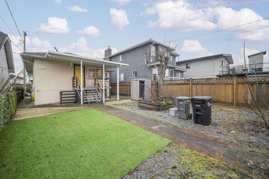 2871 E Pender Street Vancouver, BC - 15