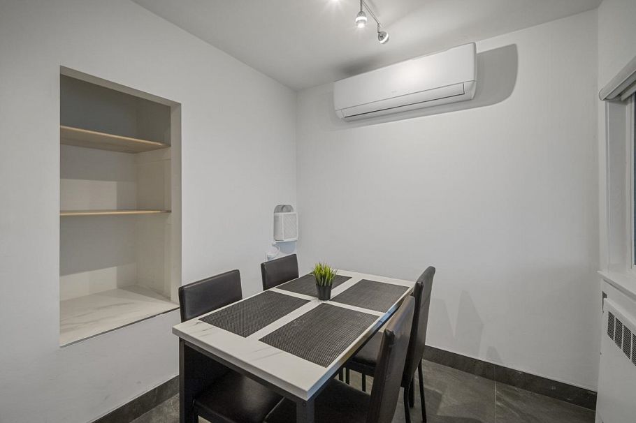 2871 E Pender Street Vancouver, BC - 4