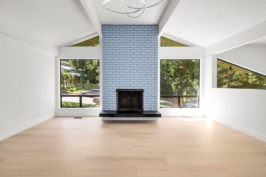 4755 Cove Cliff Road North Vancouver, BC - 4