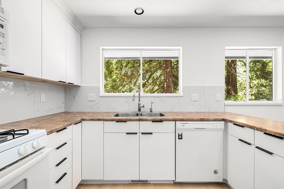 4755 Cove Cliff Road North Vancouver, BC - 13