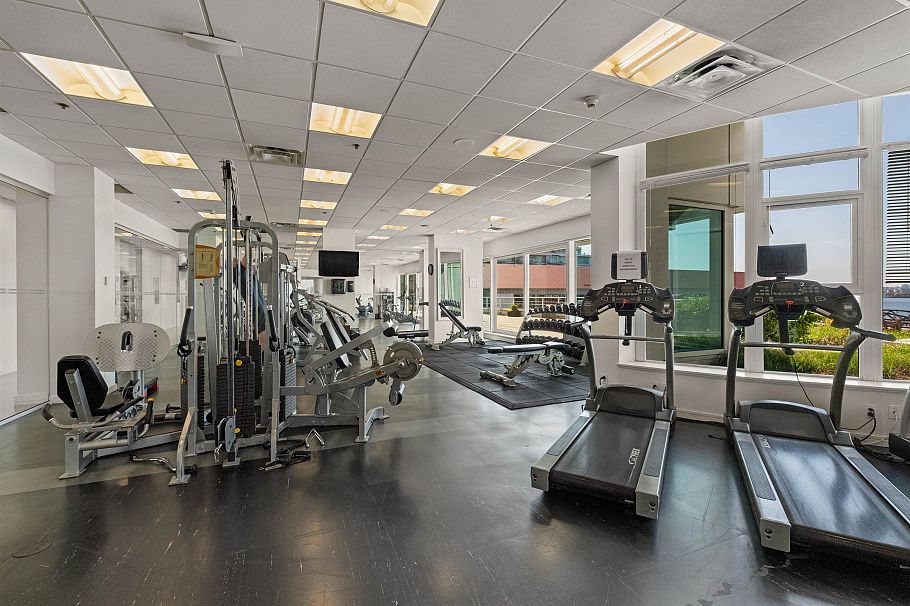 2001 188 E Esplanade North Vancouver, BC - 36