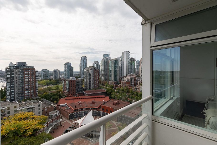 1907 1199 Marinaside Crescent Vancouver, BC - 27