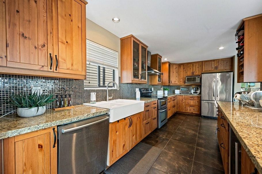 3435 St. Georges Avenue North Vancouver, BC - 12