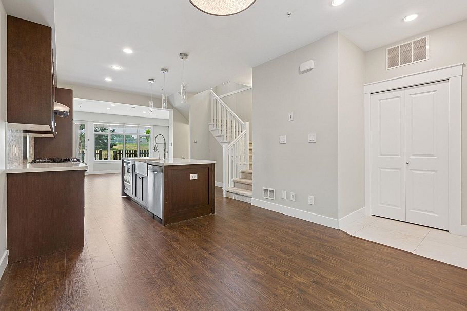 5977 Oak Street Vancouver, BC - 8