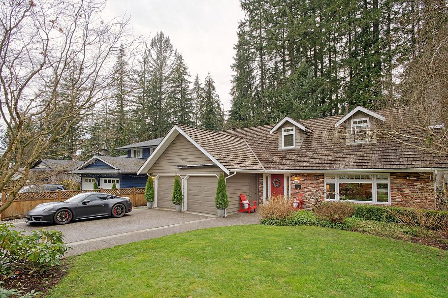 2569 Hyannis Point North Vancouver, BC - 1