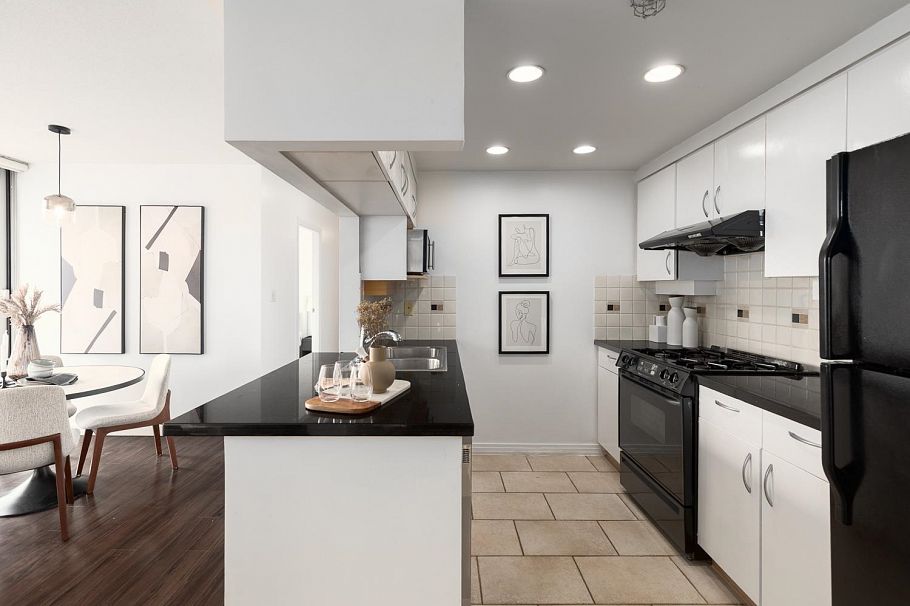 1907 1199 Marinaside Crescent Vancouver, BC - 11