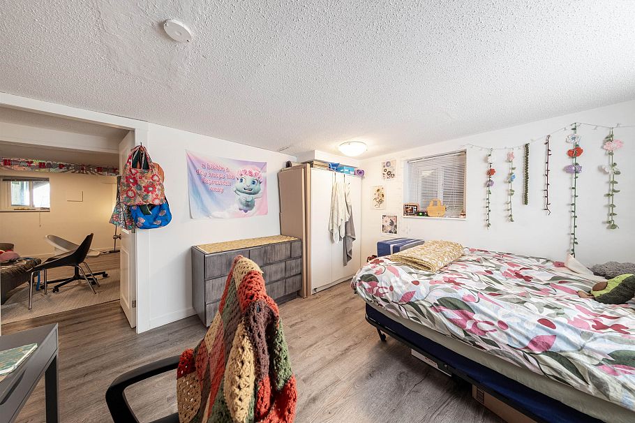 3719 W 3rd Avenue Vancouver, BC - 11