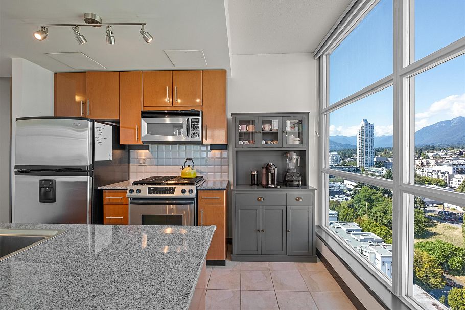 2001 188 E Esplanade North Vancouver, BC - 10