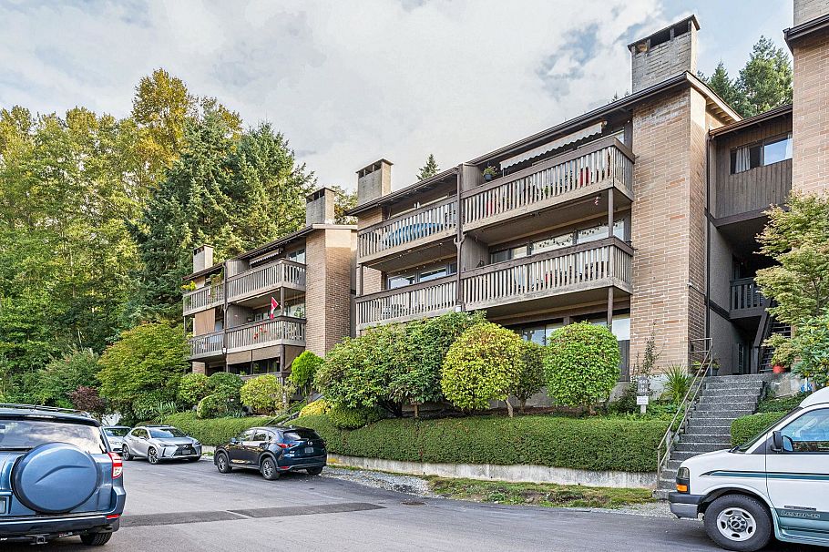 1053 Old Lillooet Road North Vancouver, BC - 27