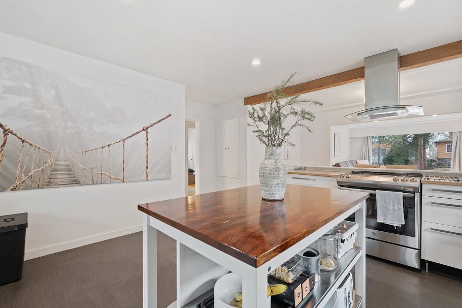 2520 E 8th Avenue Vancouver, BC - 4