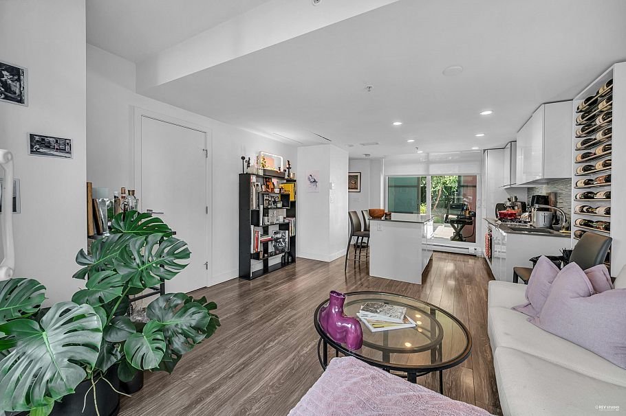 513 1283 Howe Street Vancouver, BC - 4