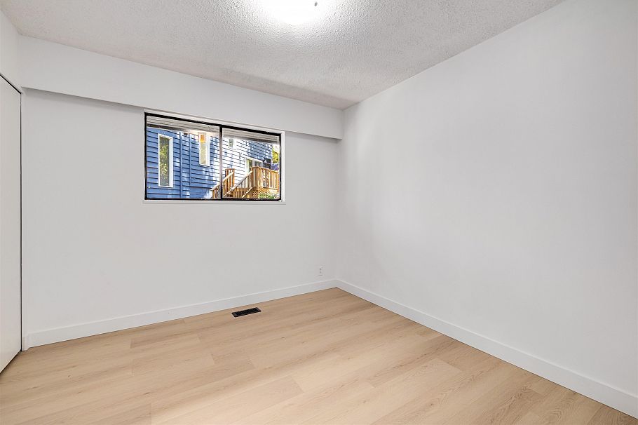 4755 Cove Cliff Road North Vancouver, BC - 17