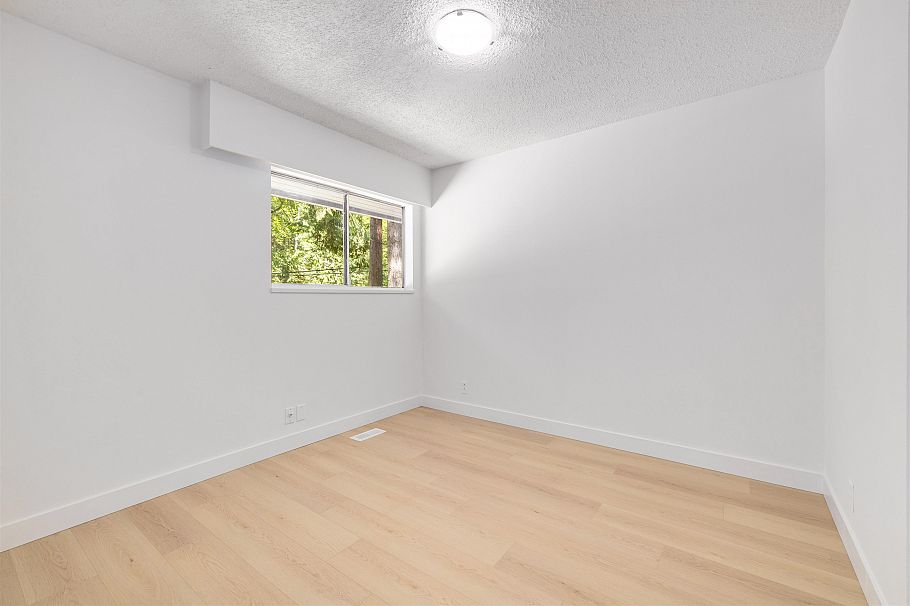 4755 Cove Cliff Road North Vancouver, BC - 16