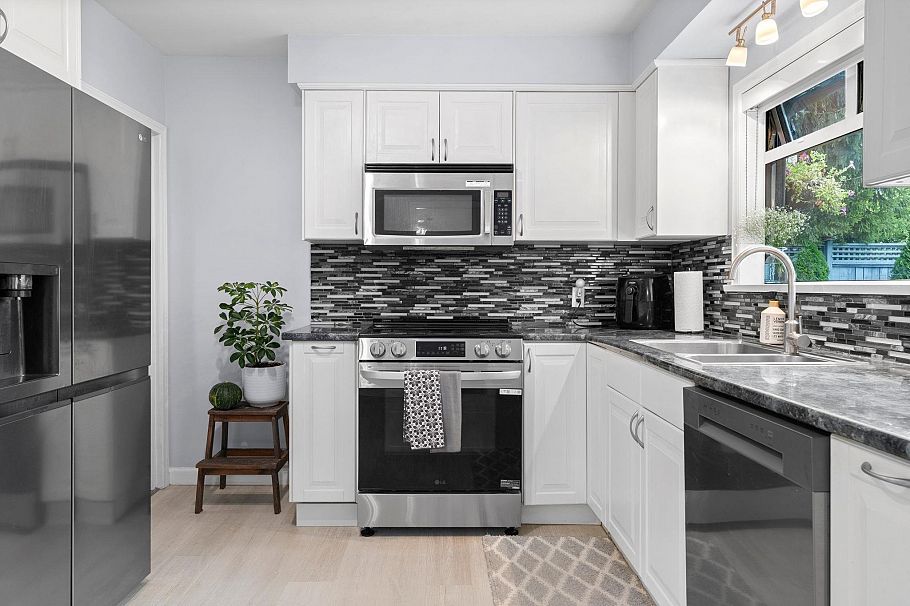 3020 Thorncliffe Drive North Vancouver, BC - 12