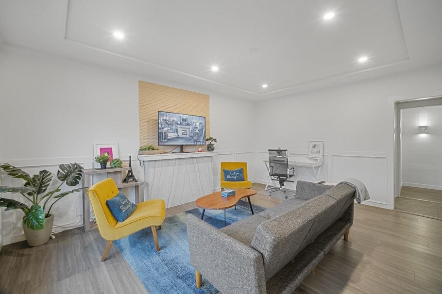 2871 E Pender Street Vancouver, BC - 2