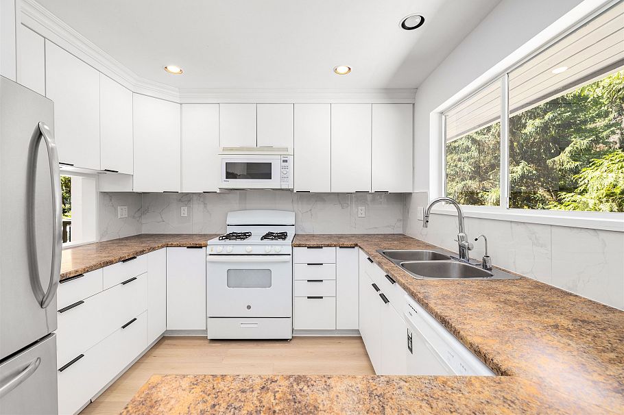 4755 Cove Cliff Road North Vancouver, BC - 12