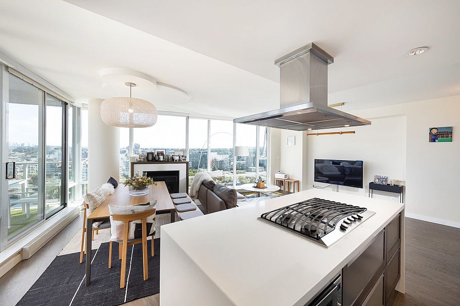 2501 8 Smithe Mews Vancouver, BC - 9