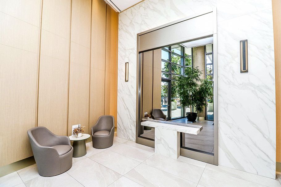 707 1067 Marinaside Crescent Vancouver, BC - 4