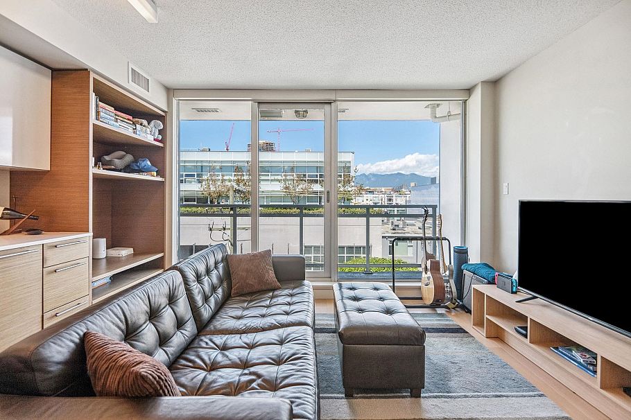 416 1635 West 3rd Avenue Vancouver, BC - 4