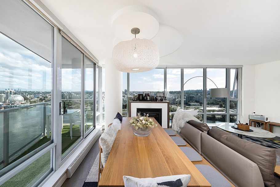 2501 8 Smithe Mews Vancouver, BC - 10