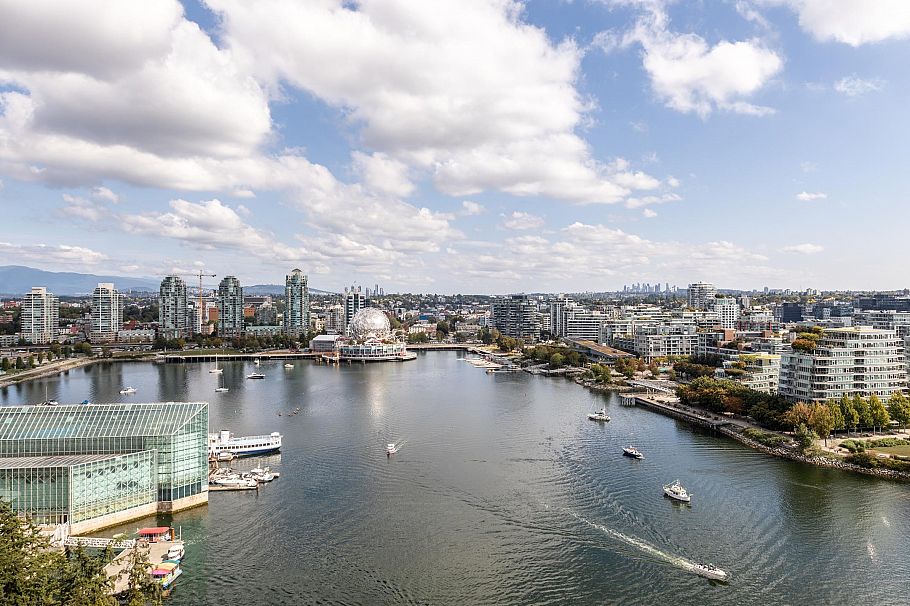 2501 8 Smithe Mews Vancouver, BC - 17