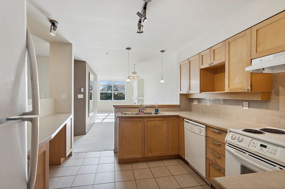 303 3580 W 41st Avenue Vancouver, BC - 3