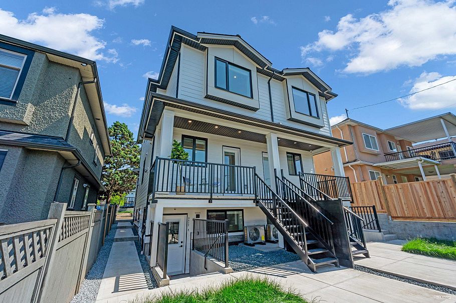 3417 Seaforth Drive Vancouver, BC - 34