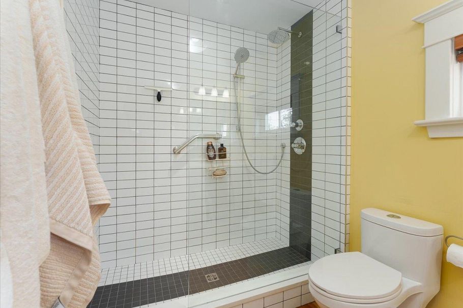 848 E 6th Street North Vancouver, BC - 27