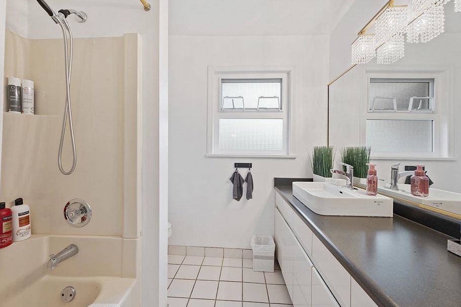 2520 E 8th Avenue Vancouver, BC - 26