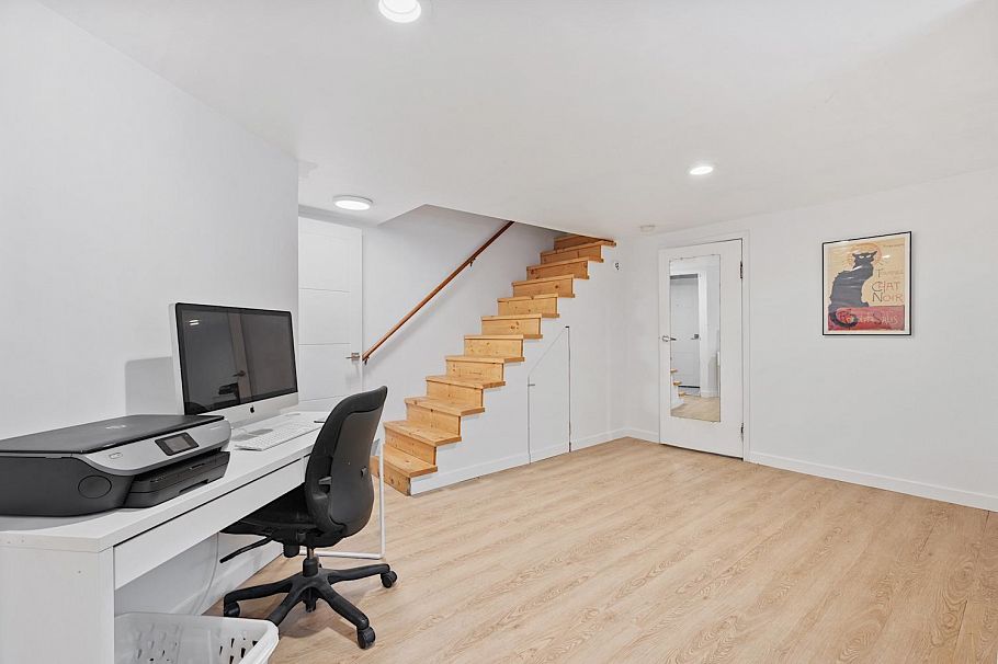 2520 E 8th Avenue Vancouver, BC - 22