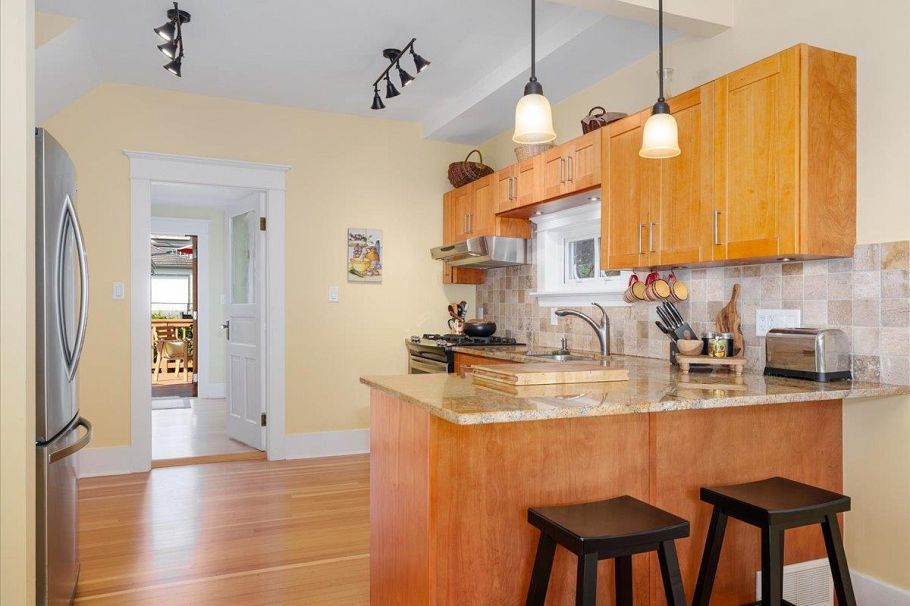 848 E 6th Street North Vancouver, BC - 9