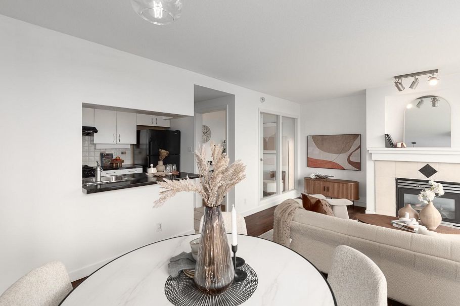 1907 1199 Marinaside Crescent Vancouver, BC - 9