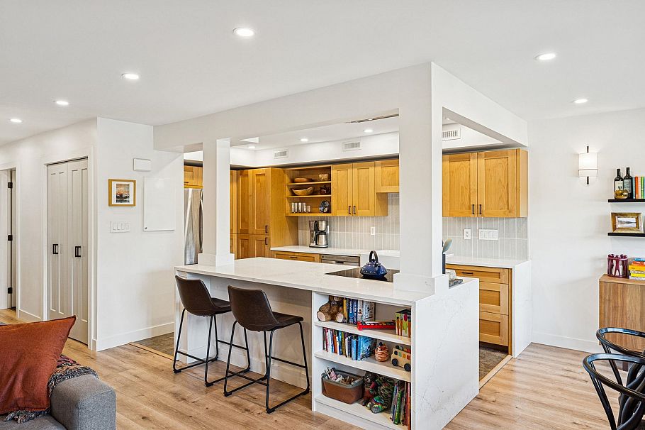 1053 Old Lillooet Road North Vancouver, BC - 2