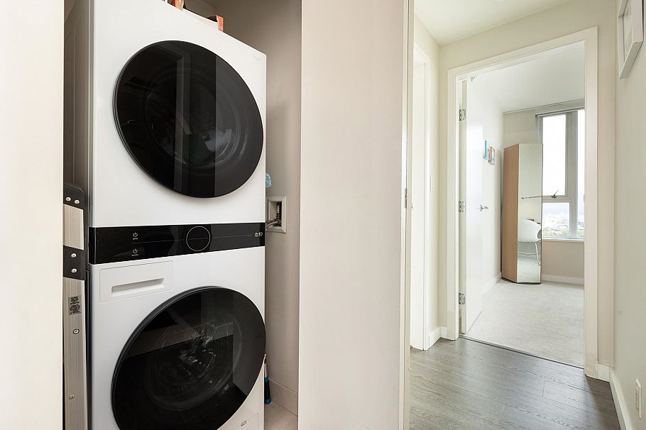 2501 8 Smithe Mews Vancouver, BC - 25