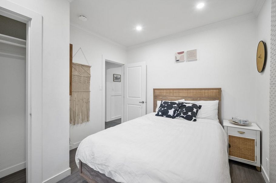 2871 E Pender Street Vancouver, BC - 8