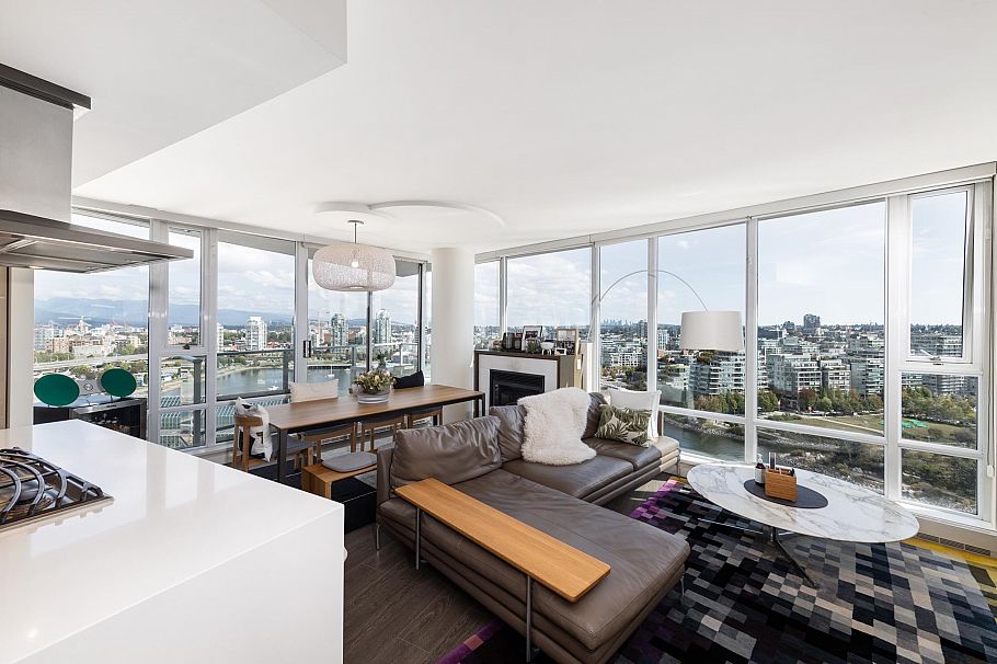 2501 8 Smithe Mews Vancouver, BC - 7