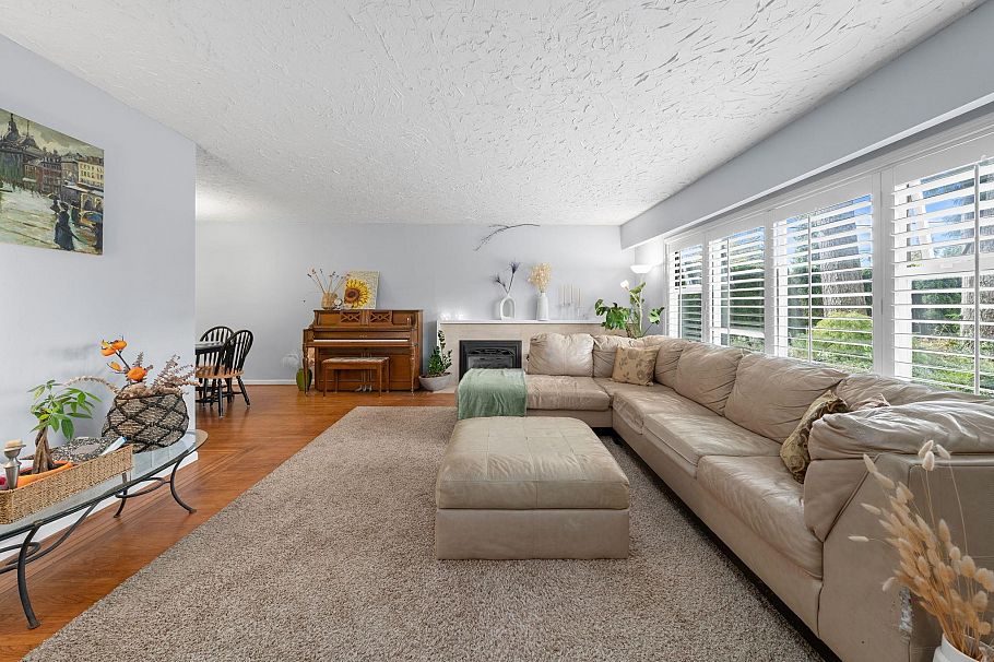 3020 Thorncliffe Drive North Vancouver, BC - 2