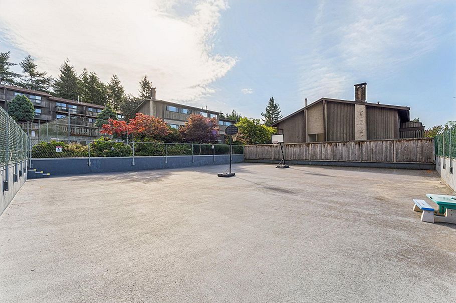 1053 Old Lillooet Road North Vancouver, BC - 30